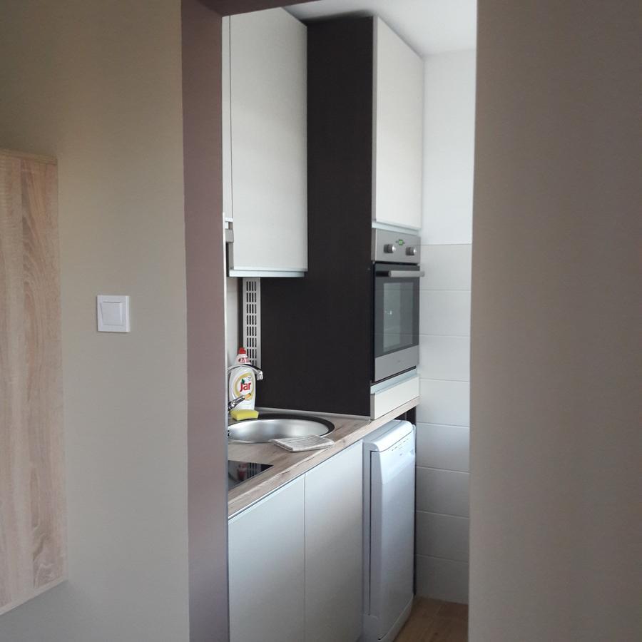 Studio 18 Apartman Kazincbarcika Buitenkant foto