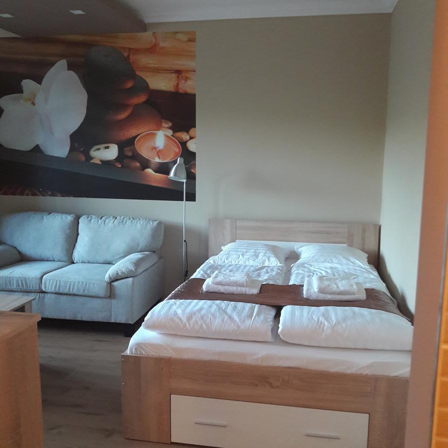 Studio 18 Apartman Kazincbarcika Buitenkant foto
