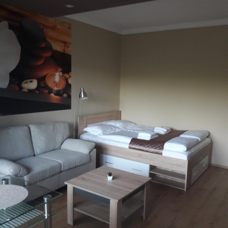 Studio 18 Apartman Kazincbarcika Buitenkant foto